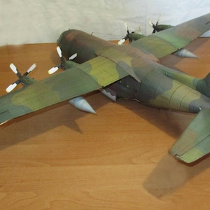 Kit di carta per la creazione di un modello di carta 3D dell'aereo C-130 Hercules, modelli PDF da stampare, tagliare e incollare, modello fai da te per la creazione di carta, hobby, puzzle, decorazioni