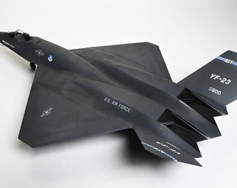 YF-23 vliegtuig 3D-papiermodelkit PDF-bestand met plannen om zelf af te drukken, te knippen en te lijmen. DIY-papierpuzzel. Direct downloaden