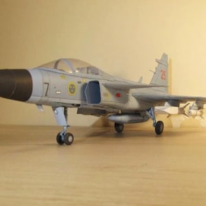 Kit de PaperCraft: avión Gripen JAS-39 Saab, modelo de papel 3D, kit de manualidades, planos en PDF para imprimir, cortar y crear plantillas de manualidades de papel, pasatiempos, rompecabezas, decoración.