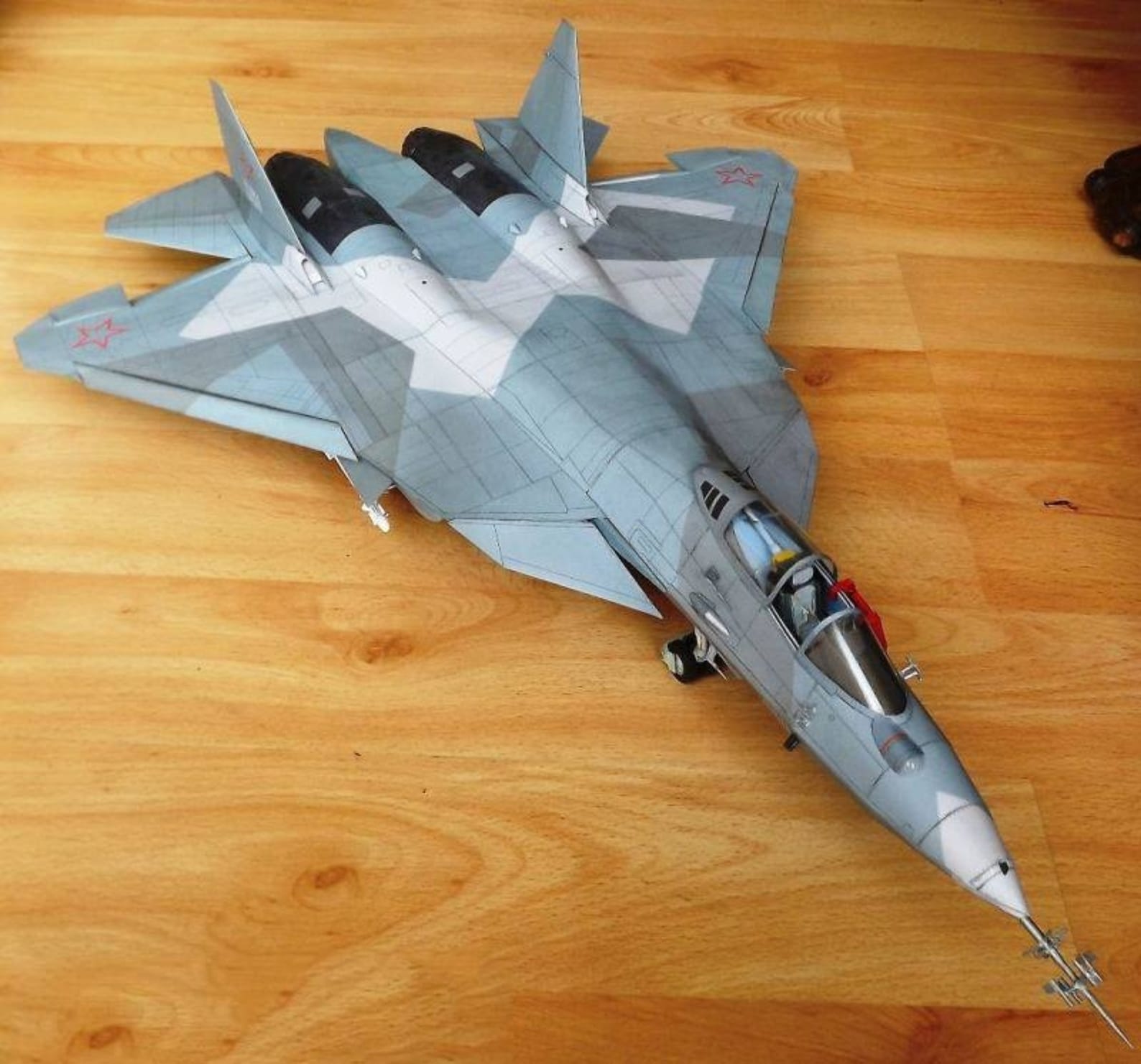  Foto zu PaperCraft Su-57 Felon Flugzeug 3D Papiermodell Bastelpackung PDF Pläne 