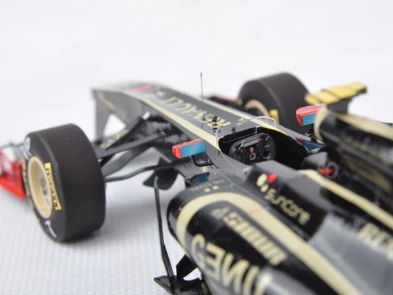 F1 Lotus Renault R31 V. Petrov1:43直筆サイン入 F1 Lotus Renault R31 V. Petrov1:43直筆サイン入 - メルカリ