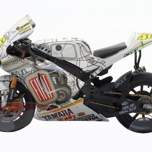 Kit de PaperCraft Yamaha YZR M1 2007 Kit de manualidades con modelos de papel 3D de motocicleta Fiat Planos en PDF para hacer manualidades de papel DIY Plantilla para decoración de rompecabezas de pasatiempo
