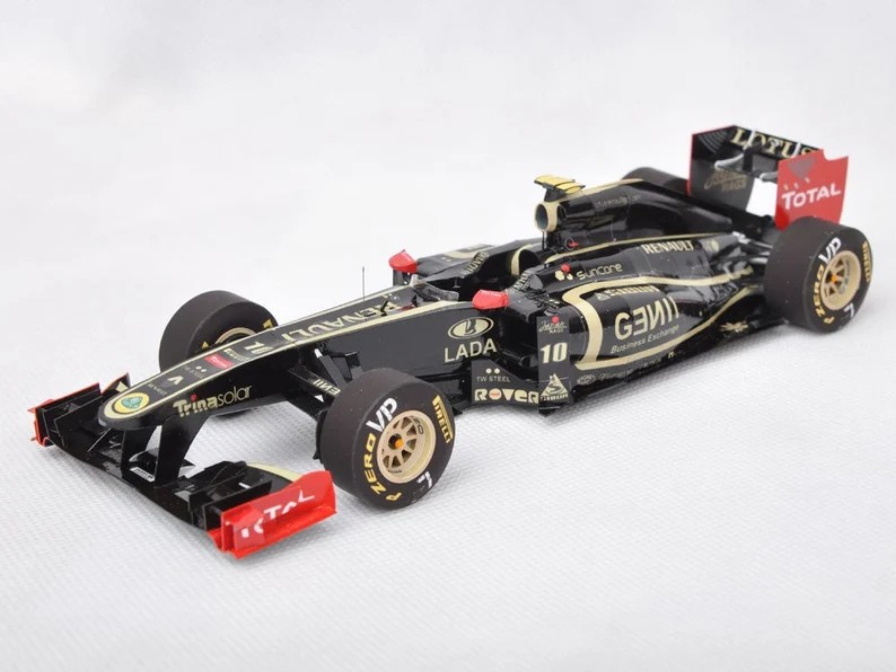 F1 Lotus Renault R31 V. Petrov1:43直筆サイン入 - メルカリ