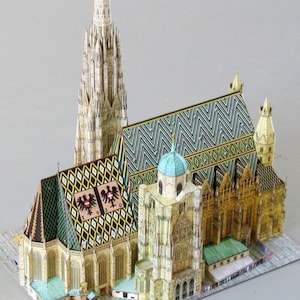 Kit de PaperCraft: Catedral de San Esteban, Austria. Kit de manualidades con modelos de papel 3D. Planos en PDF para imprimir y plantillas de manualidades de papel para bricolaje. Decoración de rompecabezas y pasatiempos.