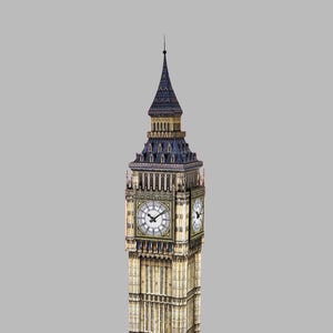 Può includere: Una rappresentazione architettonica dettagliata della Torre Elisabetta, comunemente nota come Big Ben. La torre presenta un quadrante con numeri romani neri, un tetto blu scuro e una guglia. L'edificio è principalmente beige e marrone chiaro.