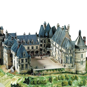 Puede incluir: Maqueta detallada de un castillo con múltiples torres, torretas y un patio central. El castillo presenta muros de piedra gris, tejados azul-gris y está situado sobre una base verde y herbosa. Figuras de personas y caballos son visibles en el patio.