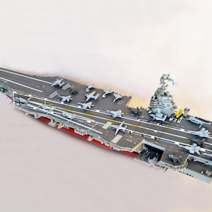Kit de PaperCraft: portaaviones USS Gerald Ford, kit de manualidades con modelos de papel en 3D, planos en PDF para hacer manualidades de papel para hacer tú mismo, como pasatiempo, rompecabezas y decoración