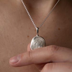 Pingente de impressão digital de prata personalizado, joias memoriais personalizadas, colar de prata exclusivo, presente de lembrança exclusivo para a mãe, colar da avó