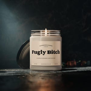 Fugly Bitch - Funny Gag Gift Geurkaars van Nonsense Scents