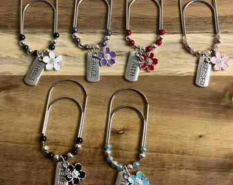 Pärlfärgad metallbokmärke med blomberlock | Kristen bibelstudiegåva