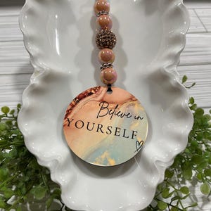 Llavero con cuentas y dije para bolso inspirador con la frase "Cree en ti mismo" / Regalo motivacional personalizado