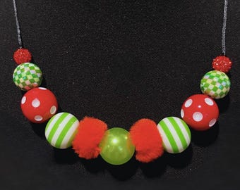 Weihnachtliche Perlenkette – Verstellbarer Feiertagsschmuck – Rot & Grüne Handarbeit – Festliches Geschenk für Sie