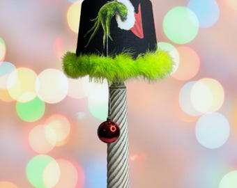 Mean One Christmas-lampskärm: Grön hand, fuskpälskant, spindelväv