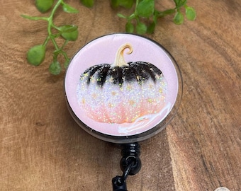 Pumpkin Badge Reel • Svart och rosa ombre med handmålade skimrande accenter