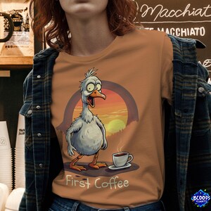 Dumme Gans Erstes Kaffee-Shirt - Lustiges Kaffee-T-Shirt für Baristas und Gänseliebhaber - Komfortfarben Grafik-Kaffee-Shirt