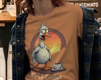 Camiseta "Primer Café del Ganso Tonto": Divertida camiseta de café para baristas y amantes de los gansos. Camiseta con gráficos de colores cómodos.