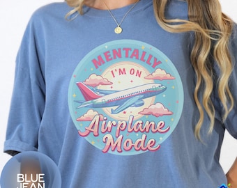 Je suis mentalement dans un t-shirt en mode avion, t-shirt graphique anxiété drôle, humour sur la santé mentale Vaporwave, cadeau pastel couleurs confort pour elle