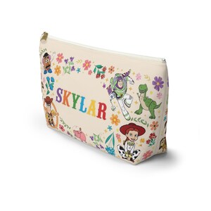 Neceser personalizado de Toy Story: Woody, Buzz Lightyear, Jessie y Skylar imagen 7