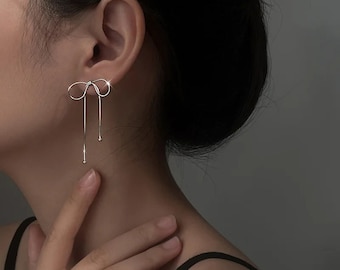 Boucles d'oreilles avec nœud en argent • Boucles d'oreilles en ruban d'argent • Boucles d'oreilles en argent avec nœud minimaliste