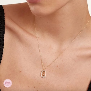 Collar con colgante inicial • Collar con dije de plata y oro • Collar con letra ovalada • Regalo de cumpleaños para mamá • Regalo para amiga • Collar delicado