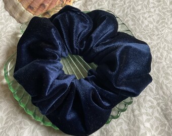 NIGHT BLUE velvet scrunchie + matching pouch