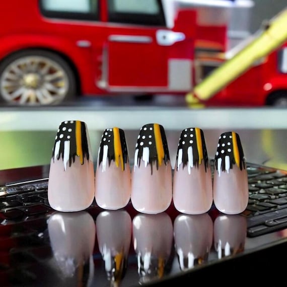 Thin Gold Line Dispatcher Press on Nails - Etsy