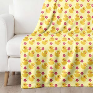 Velveteen Plush Blanket with Ducky and Daisy Pattern, Extra-Soft Polyester Kids Throw, Three Sizes