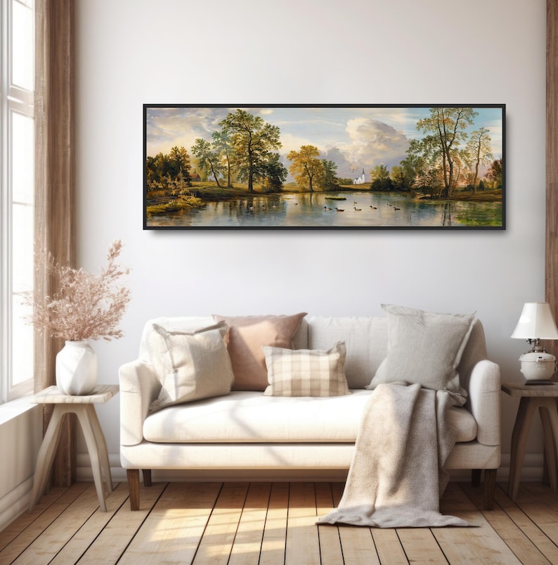 K&ouml;nnte beinhalten: Ein Panorama-Landschaftsgem&auml;lde, das einen See mit B&auml;umen am Ufer zeigt. Der Himmel ist hellblau mit wei&szlig;en Wolken. Auf dem See befinden sich mehrere kleine Boote und in der Ferne ein wei&szlig;es Geb&auml;ude.