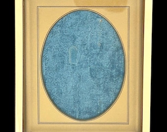 Vintage Gold Oval Frame