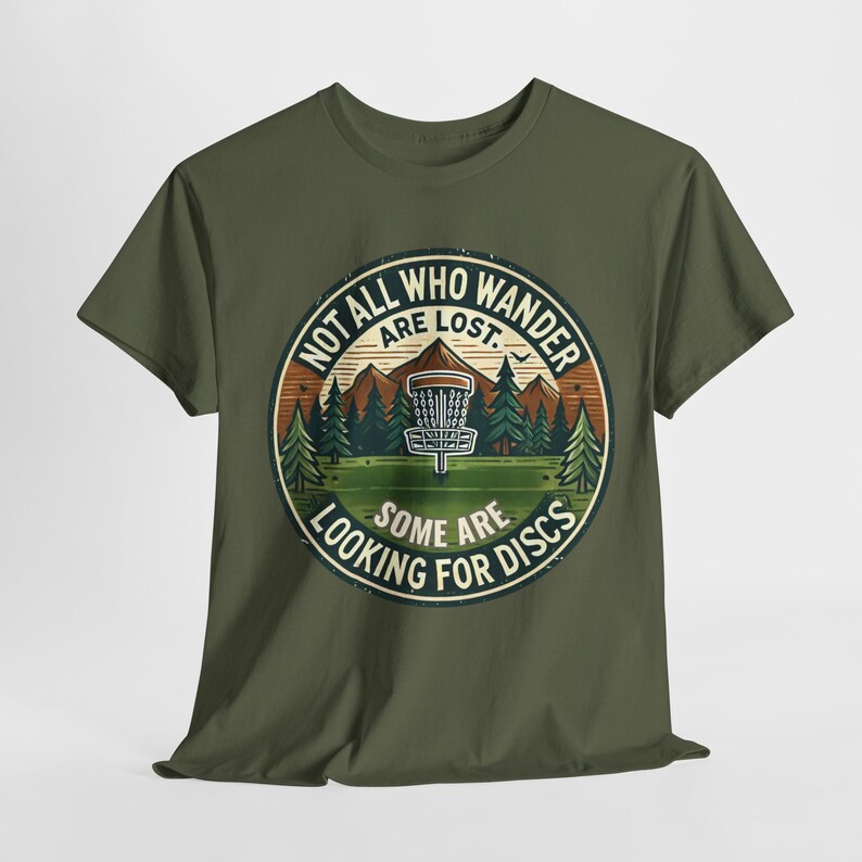 Camiseta de Disc Golf / No todos los que vagan están perdidos, algunos buscan discos / Diseño divertido de camiseta de Disc Golf / Regalo de Disc Golf imagen 10