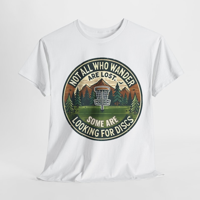 Camiseta de Disc Golf / No todos los que vagan están perdidos, algunos buscan discos / Diseño divertido de camiseta de Disc Golf / Regalo de Disc Golf imagen 4