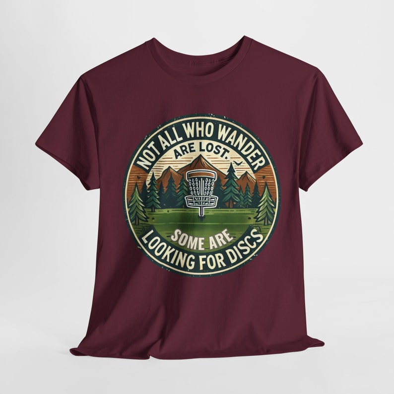 Camiseta de Disc Golf / No todos los que vagan están perdidos, algunos buscan discos / Diseño divertido de camiseta de Disc Golf / Regalo de Disc Golf imagen 8