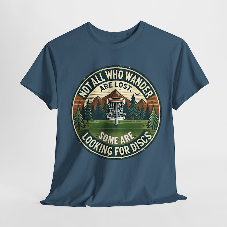 Camiseta de Disc Golf / No todos los que vagan están perdidos, algunos buscan discos / Diseño divertido de camiseta de Disc Golf / Regalo de Disc Golf imagen 3