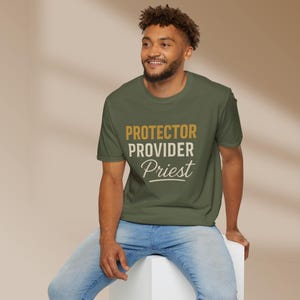 Camiseta de hombre cristiano: Protector, proveedor, sacerdote, fe audaz.
