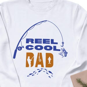 Diseño de sublimación "Reel Cool Dad" - Divertido PNG para el Día del Padre Pescador - Regalo para papá para vaso, camisa o taza - Idea de regalo para amantes de la parrilla y el pescado
