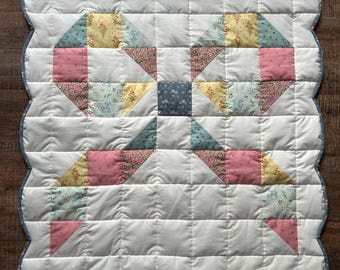 Patrón PDF de colcha de cuna con lazo de patchwork