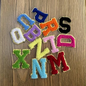 Parche de chenilla con letras bordadas de la A a la Z con purpurina, parches de chenilla para planchar en ropa, parche autoadhesivo con letras universitarias.