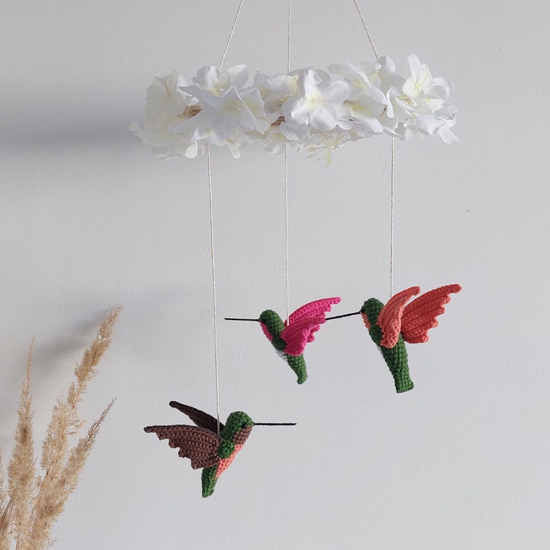 Hummingbirds Mobile / Flower Nursery Decor / Flying Birds Mobile / Baby