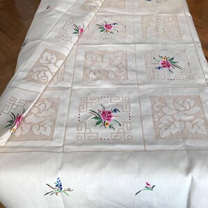 Unused Floral cross stitch embroidered tablecloth with 6 napkins, vintage cross stitch lovely tablecloth Linen needle point size 123x127 cm image 5