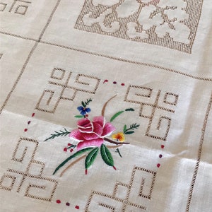 Unused Floral cross stitch embroidered tablecloth with 6 napkins, vintage cross stitch lovely tablecloth Linen needle point size 123x127 cm image 9