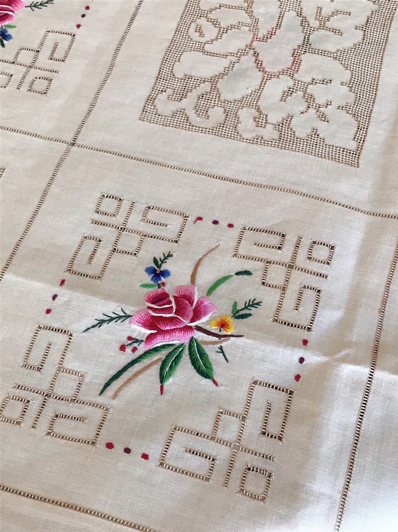 Unused Floral cross stitch embroidered tablecloth with 6 napkins, vintage cross stitch lovely tablecloth Linen needle point size 123x127 cm image 9