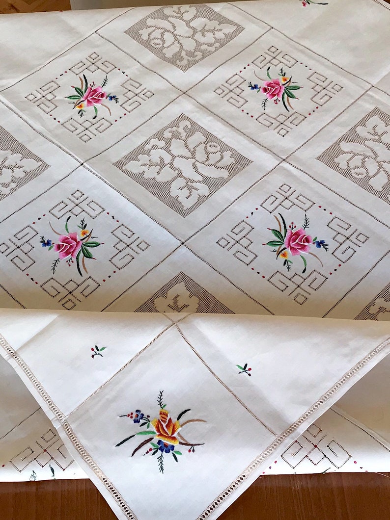 Unused Floral cross stitch embroidered tablecloth with 6 napkins, vintage cross stitch lovely tablecloth Linen needle point size 123x127 cm image 6