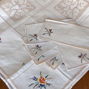 Unused Floral cross stitch embroidered tablecloth with 6 napkins, vintage cross stitch lovely tablecloth Linen needle point size 123x127 cm image 2