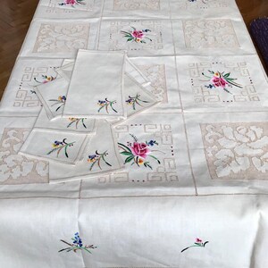 Unused Floral cross stitch embroidered tablecloth with 6 napkins, vintage cross stitch lovely tablecloth Linen needle point size 123x127 cm image 4