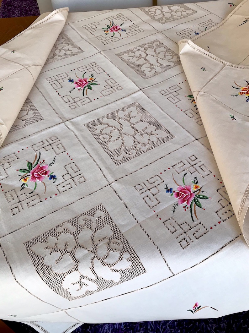 Unused Floral cross stitch embroidered tablecloth with 6 napkins, vintage cross stitch lovely tablecloth Linen needle point size 123x127 cm image 8