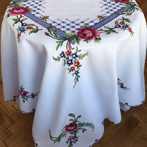 Mantel vintage bordado a mano en punto de cruz, tejido a ganchillo, con flores, tamaño 1,75 x 76 cm