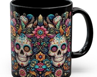 Tazza con teschi di zucchero, tazza da caffè nera ispirata al Messico, tazza da tè per il Dia de los Muertos, regalo di Halloween, tazza per lei e per lui, tazza in ceramica nera con teschio floreale.