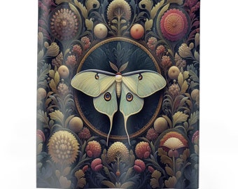 Zasłona prysznicowa Luna Moth – wystrój łazienki Dark Cottagecore, sztuka botaniczna w stylu vintage, kwiaty i prezent na parapetówkę