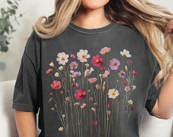 Maglietta con fiori selvatici - Maglietta con fiori pressati, maglietta con colori floreali rilassanti, top boho cottagecore, regalo di arte botanica per lei