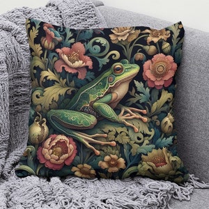 Cojín de rana verde estilo William Morris, diseño de rana del bosque y flores silvestres, estilo cottagecore, decoración floral vintage para el hogar, regalo con inserto incluido.